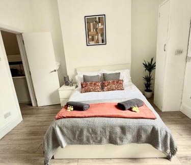 Saint Paul's Apartment | Central City Flat in Bristol