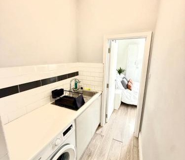 Saint Paul's Apartment | Central City Flat in Bristol