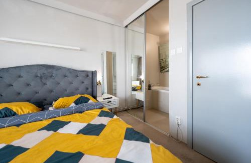 Targoviste Apartment | Central City View X1