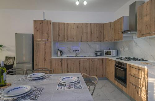 Qawra Apartment | Central Comfort Apartment - Steps From All Amenities