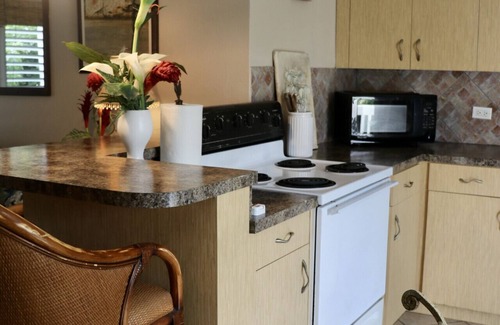 Estate Ruby Condo | Central Condo Oasis w/pool, walk to bus + shops