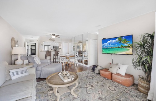 Marco Island Condo | Central condo w/pool & short walk to restaurants