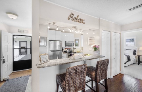 Marco Island Condo | Central condo w/pool & short walk to restaurants