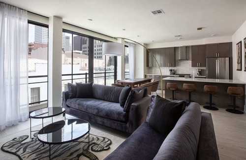Central Business District Condo | Central Condo with Balcony at The Moderne