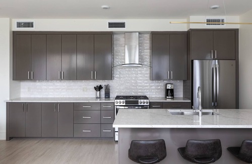 Central Business District Condo | Central Condo with Balcony at The Moderne