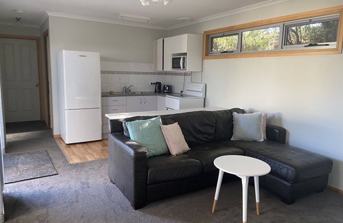 Portarlington House | Central convenience for groups and families - Portarlington entertainer!