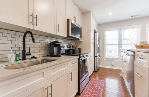 Pleasant Plains Apartment | Central Convenient Home | Free Parking | DCottage