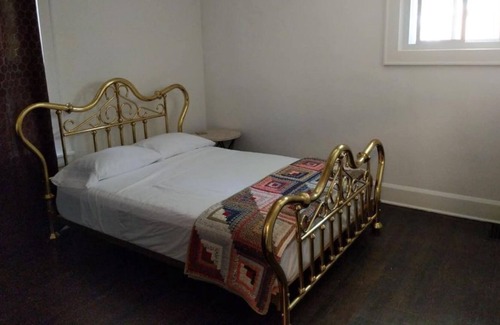 Clintonville House | Central & Conveniently Located House for up to 8