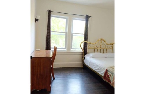 Clintonville House | Central & Conveniently Located House for up to 8