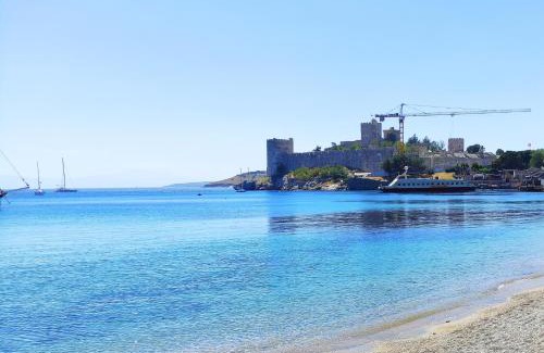 Bodrum City Center Apartment | Central, Cozy, 15 Min Walk To The Beach, Fast Wi-Fi, Free Parking, 4ppl