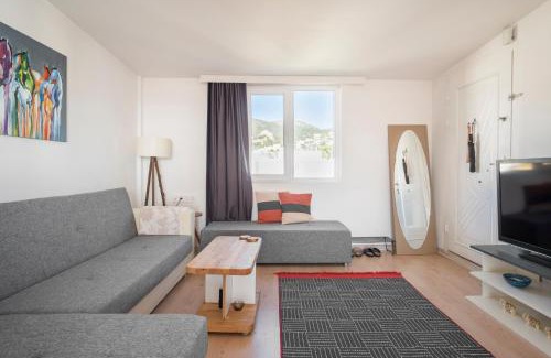 Bodrum City Center Apartment | Central, Cozy, 15 Min Walk To The Beach, Fast Wi-Fi, Free Parking, 4ppl