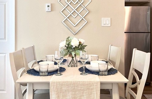 Ventura Apartment | Central Cozy New 1B1b King bed Apt Palo Alto