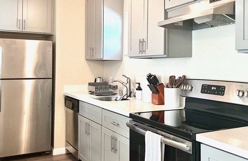 Ventura Apartment | Central Cozy New 1B1b King bed Apt Palo Alto