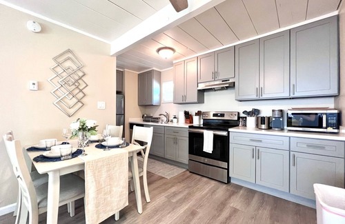 Ventura Apartment | Central Cozy New 1B1b King bed Apt Palo Alto