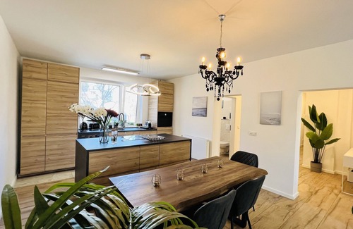 Schoeneberg Apartment | Central Designer 3 Room Apt with terrace & parking