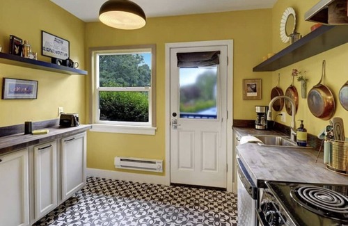 Mann Apartment | Central district charmer with parking spot