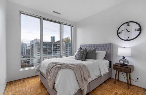 Downtown Vancouver Apartment | Central Downtown Highrise Condo