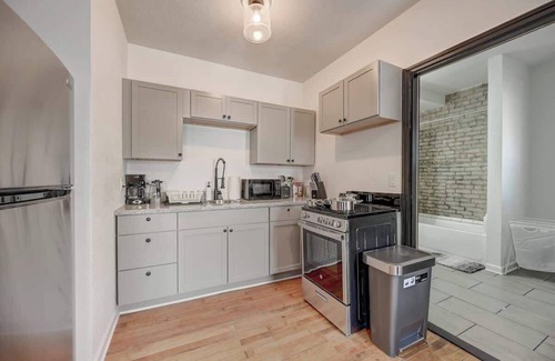 Lower East Side Apartment | Central Downtown Milwaukee Studio, Cozy & Bright