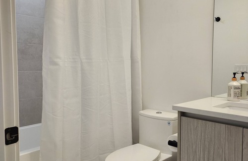 Kensington House | Central Downtown Private Entrance suite