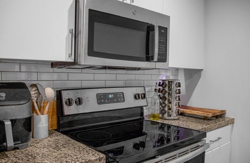 City West Apartment | Central DTLA 1-Bedroom – Walkable, Modern, 24 hrs amenties and Cozy Stay!