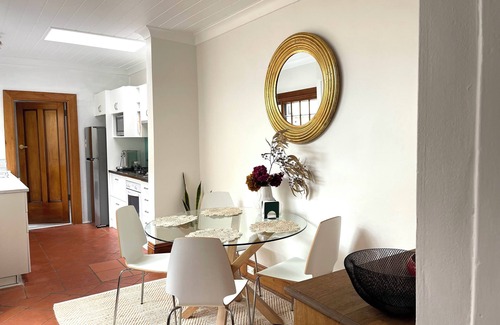 Erskineville House | Central Erko w/parking. 5 mins walk to shops, dining & trains.