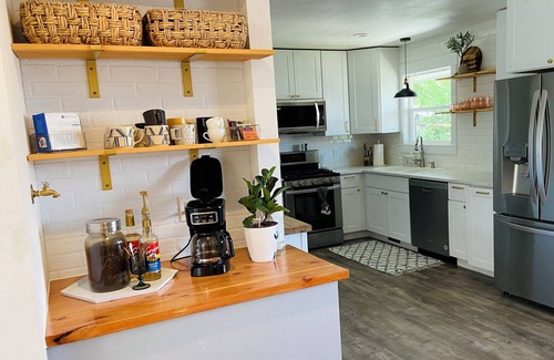 Sheridan House | Central family friendly whole house stay