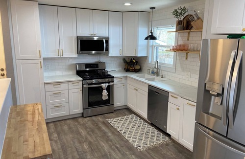 Sheridan House | Central family friendly whole house stay