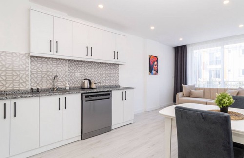 Eski Lara Apartment | Central Flat Close to Sea in Muratpasa