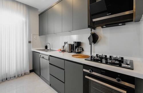 Lara Apartment | Central Flat w Balcony 5 min to Lara Beach