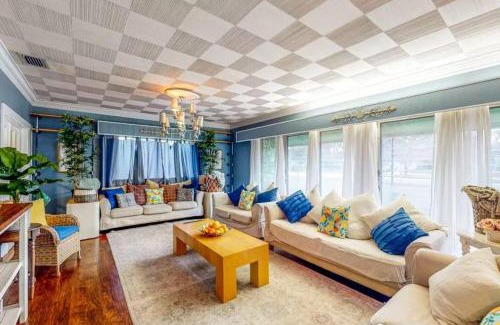 Plant City House | Central Florida 8BR with Pool, Spa, Treehouse