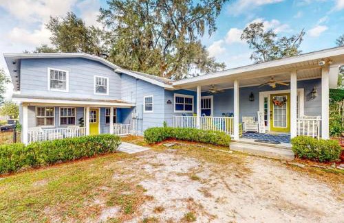 Plant City House | Central Florida 8BR with Pool, Spa, Treehouse