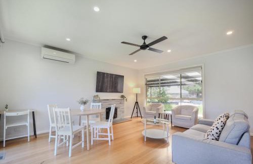 Forest Hill Villa | Central Forest Hill 3br2ba Houseparking