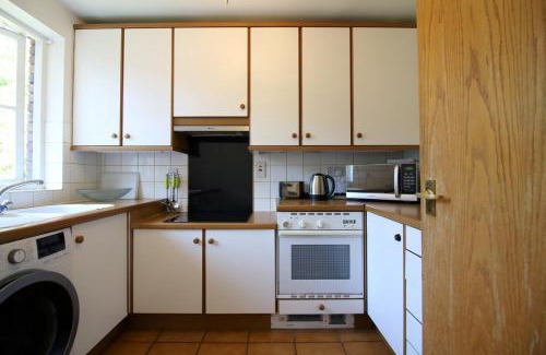 West Brompton Apartment | Central Fulham Studio Apartment near tube