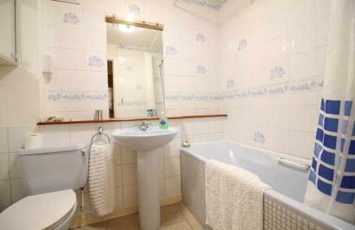 West Brompton Apartment | Central Fulham Studio Apartment near tube