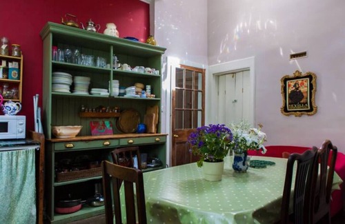 Edinburgh Apartment | Central Georgian Home with Parking, Art and Antiques