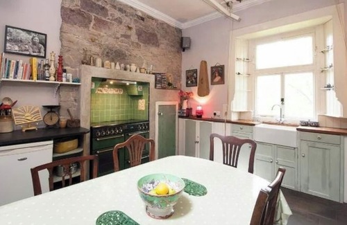 Edinburgh Apartment | Central Georgian Home with Parking, Art and Antiques