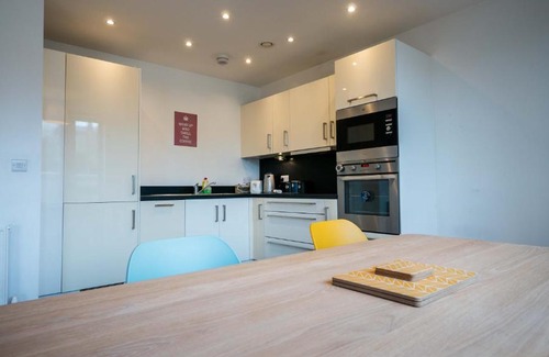 Bristol Floating Harbour Apartment | Central gorgeous flat with parking