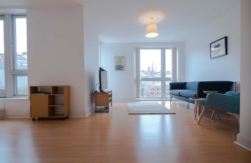 Bristol Floating Harbour Apartment | Central gorgeous flat with parking