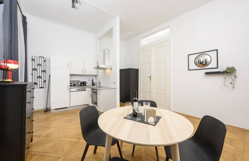 Geidorf Apartment | Central Graz Getaway – Sleeps 4