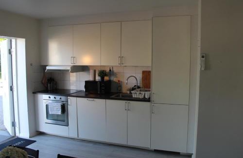 Abbekas Apartment | Central Ground Floor Flat Near Beach & Transit