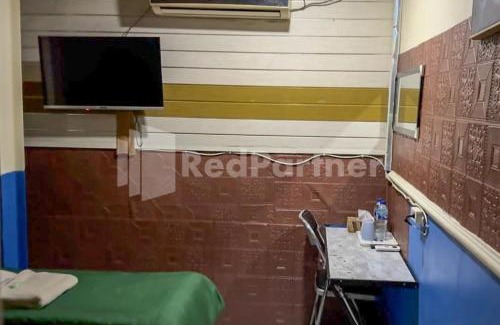 Cilacap Hotel | Central Guest House 2 & Bar Cilacap Mitra RedDoorz