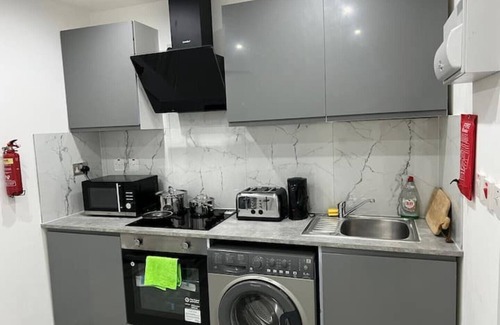 South Harrow Apartment | Central Harrow Cozy Apartment with free parking