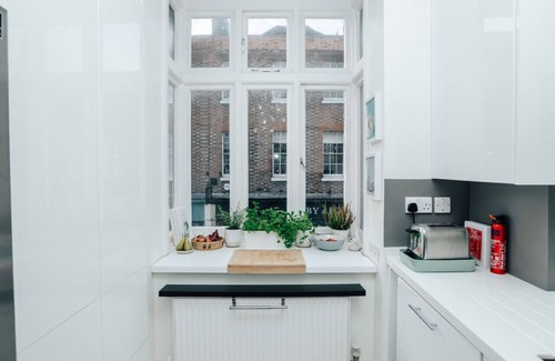 Henley-on-Thames Apartment | Central Hidden Gem - Parking