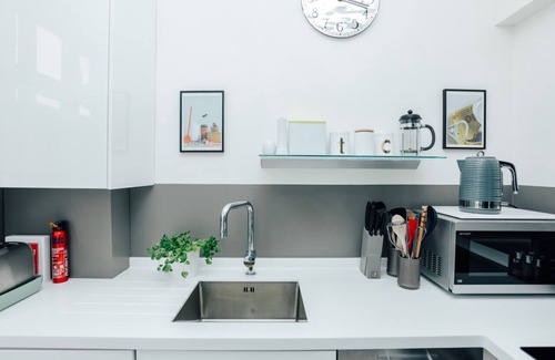Henley-on-Thames Apartment | Central Hidden Gem - Parking