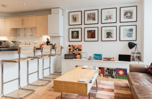 Kennington Apartment | Central Home with Parking near Waterloo & St Thomas & Big Ben & Parliament