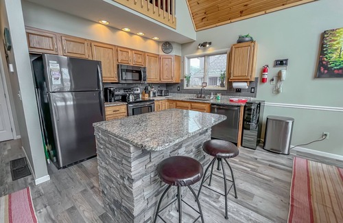 Thayerville House | Central Lake House with Private Dock! Walk to Area Hot Spots!