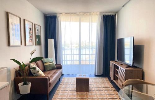 City West Apartment | Central Lakeview Apartment near ANU - free parking