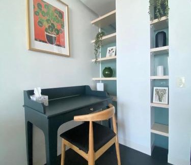 City West Apartment | Central Lakeview Apartment near ANU - free parking