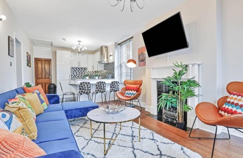 The Lanes Apartment | Central Lanes Pad - Moments From the Seafront and Royal Pavillion