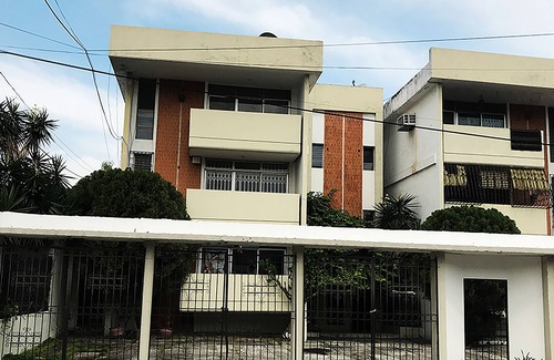 Urdesa Apartment | Central LArge Apartment in Urdesa, Free yoga space and Parking